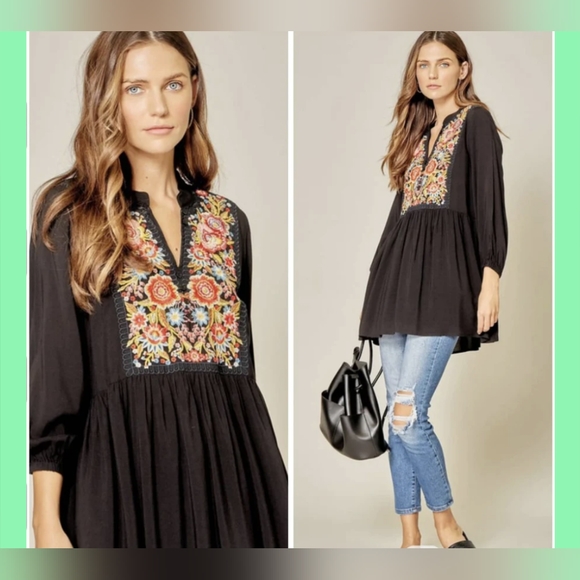 FLORAL EMBROIDERED YOKE BABYDOLL TOP IN BLACK - Picture 3 of 5